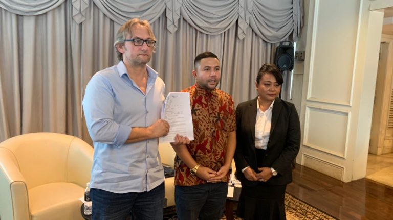 Tipu pelaburan RM1 bilion : Datuk R didakwa perdaya agensi kerajaan