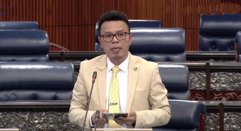 Tindakan undang-undang cubaan Bersatu menggertak MP sokong Anwar