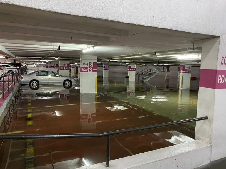 Tiada kecederaan, kejadian tidak diingini dilaporkan dalam banjir di Subang Parade