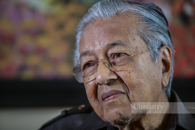 Di akhir hayat, Daim diherdik tanpa sebab kerana dendam – Tun M