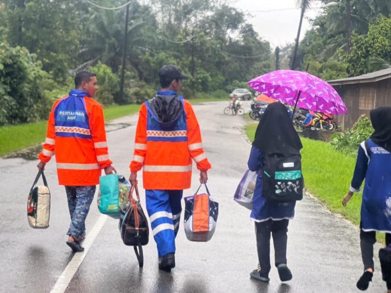 Mangsa banjir di Terengganu, Kelantan, Selangor dan Perak terus meningkat