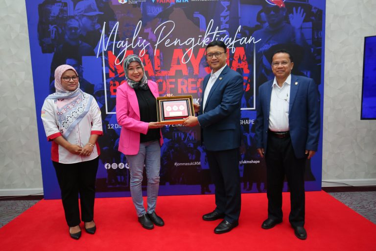 Kolaborasi Suria FM & UKM catat sejarah The Malaysia Book of Records