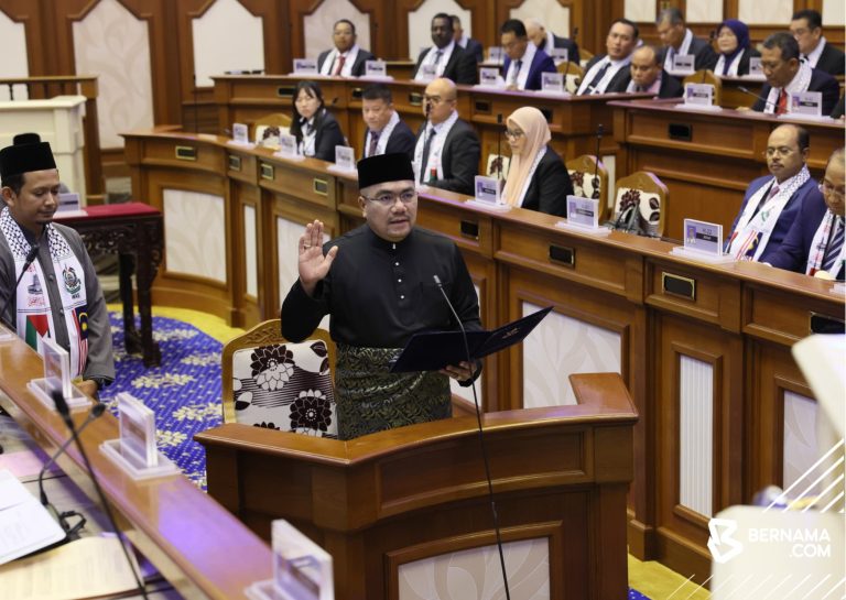 Amizar angkat sumpah sebagai ADUN Pelangai