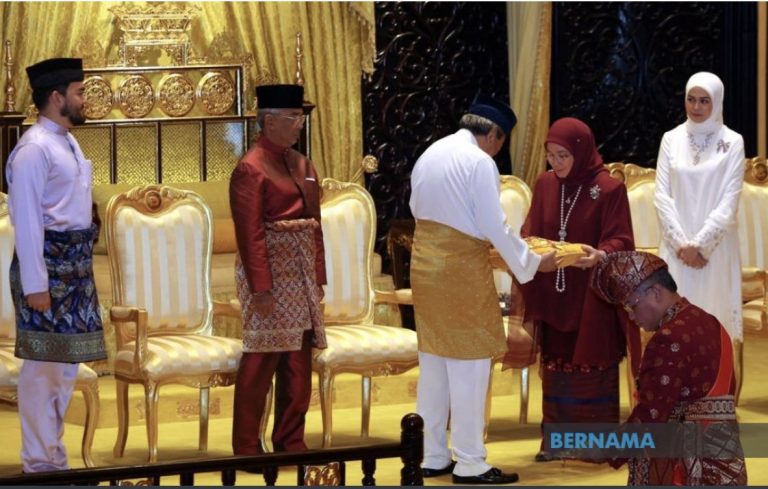 Raja Permaisuri Agong terima anugerah darjah kerabat Selangor