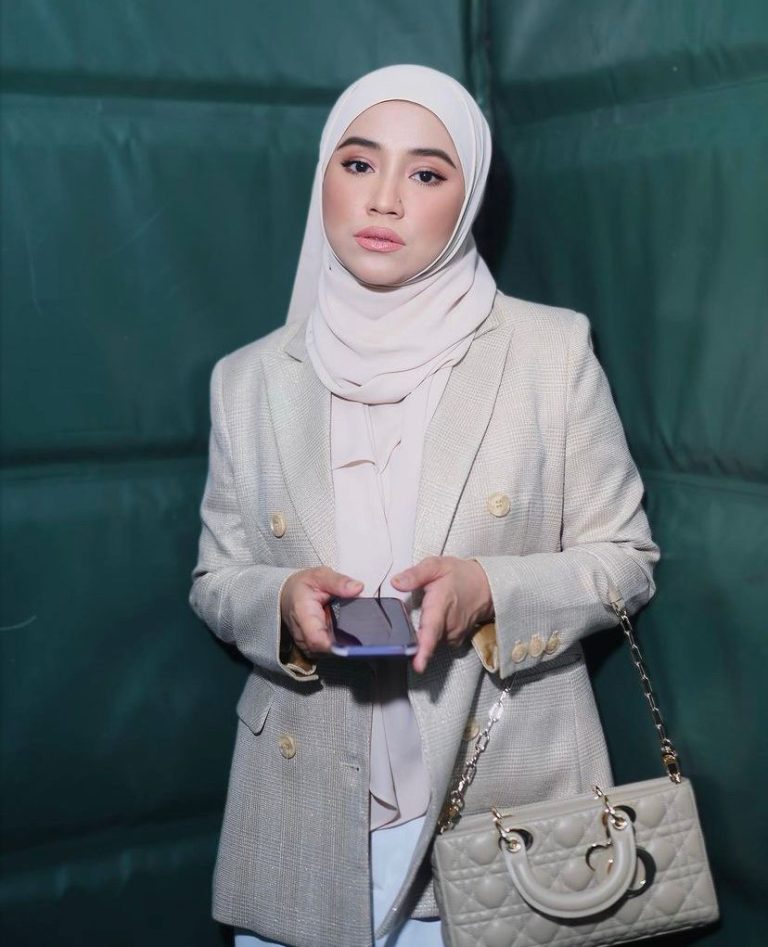 “Tolonglah bertimbang rasa dengan wanita hamil, warga tua yang bersama kerusi roda” – Ika Nabella kesal masyarakat tak ada sivik isu kemudahan lif