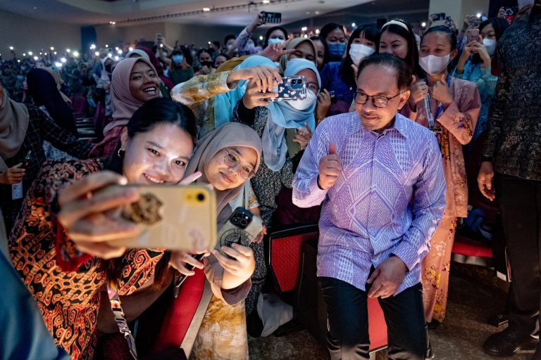Kerajaan jamin selesai isu bakal guru belum dapat penempatan – PM Anwar