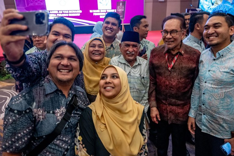 Gerakan Islam perlu kerja kuat, beri pencerahan kepada umat – PM Anwar