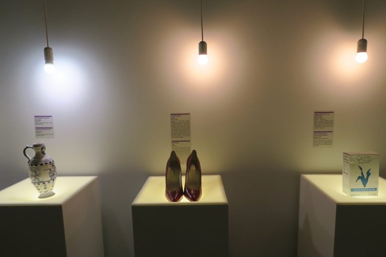 Muzium putus cinta, papar ratusan koleksi peribadi daripada kisah cinta yang musnah