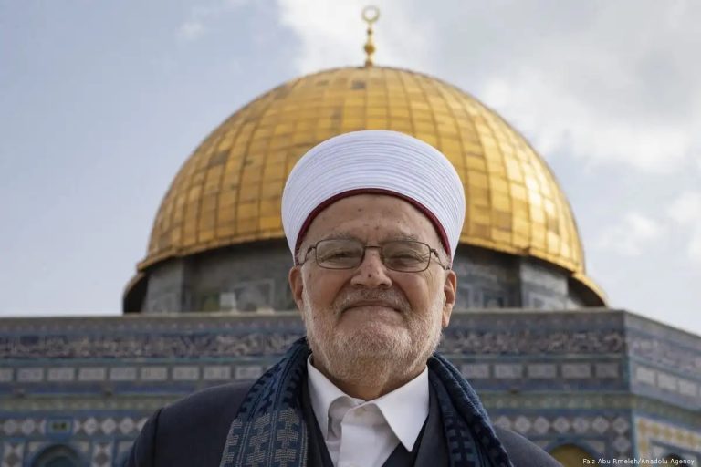 Selepas ancam roboh rumahnya, Israel kini larang Imam Masjid Al-Aqsa lakukan perjalanan