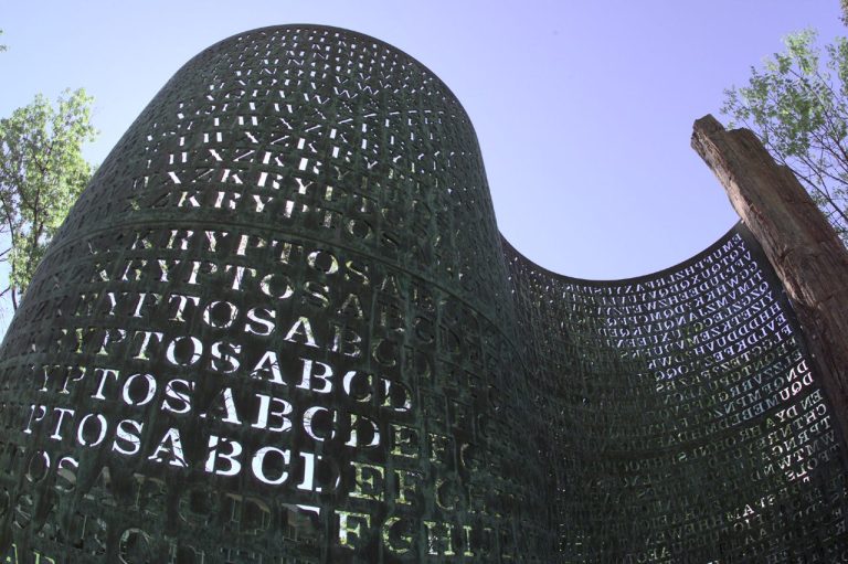 KRYPTOS | Misteri teka-teki monumen CIA yang masih gagal dipecahkan