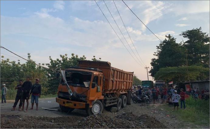 Ajal 2 beranak dihempap lori muatan batu