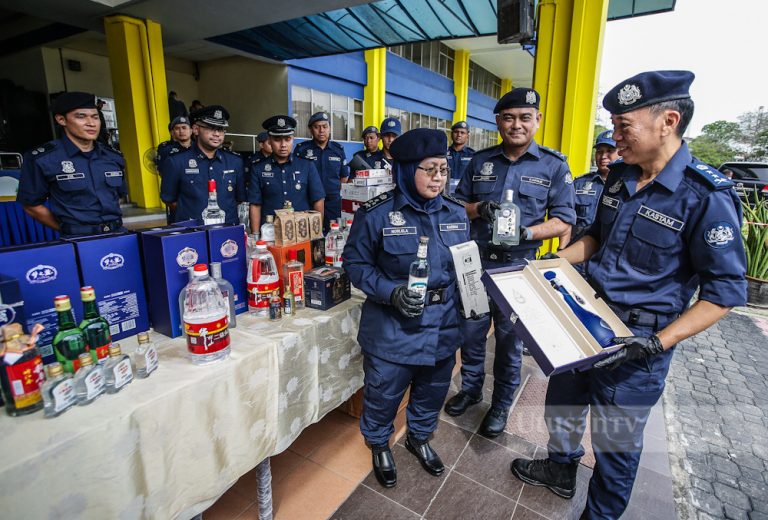 Kastam rampas 12 juta batang rokok putih di Pelabuhan Utara