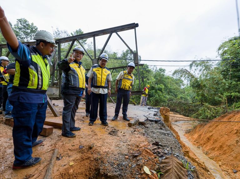 RM50 juta baiki jalan runtuh, rosak akibat banjir