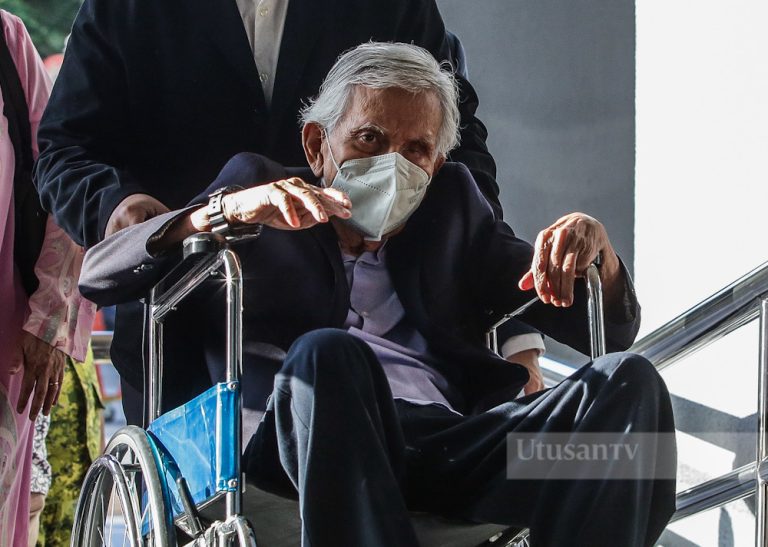 Tun Daim didakwa gagal isytihar 70 aset harta kepada SPRM