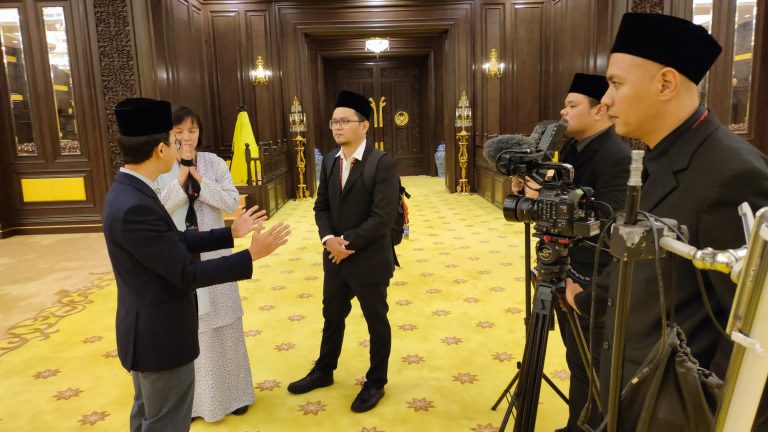 Majalah 3 Naskhah Diraja : 5 tahun pemerintahan Al-Sultan Abdullah