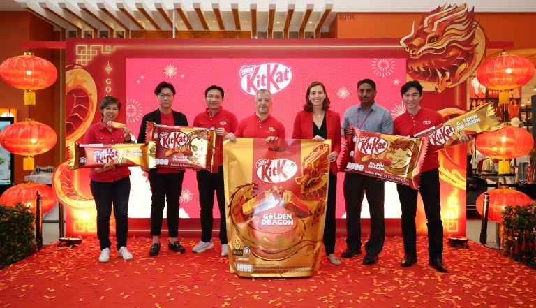 KitKat meriahkan sambutan Tahun Baharu Cina bersama KitKat® Golden Dragon. Tampil perisa Zesty Orange berilhamkan mitos sisik naga