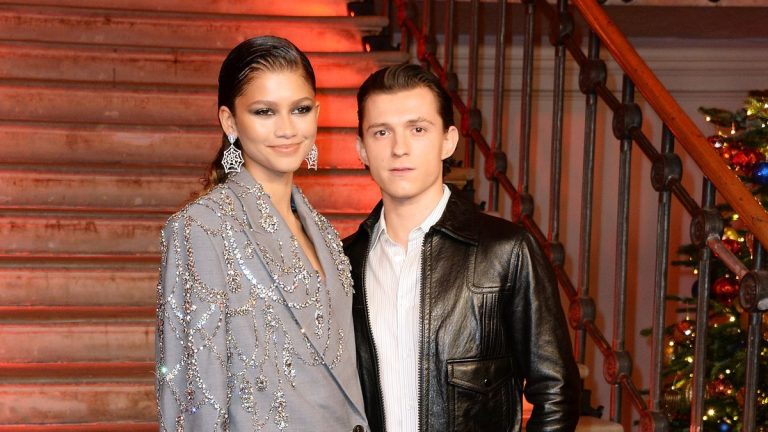 Tom Holland jawab spekulasi putus dengan Zendaya