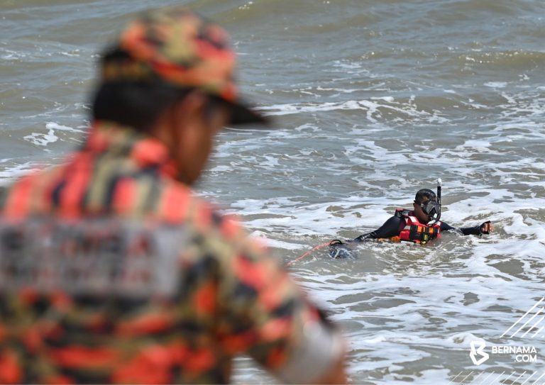 SAR lelaki dikhuatiri lemas di Pantai Batu Buruk guna bantuan anjing pengesan