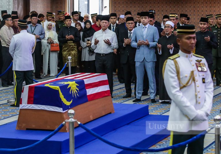 Raja Muda Perlis, Tengku Mahkota Pahang beri penghormatan terakhir kepada Tun Taib Mahmud