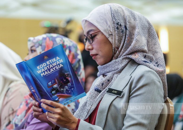Buku Kod Etika Wartawan Malaysia.