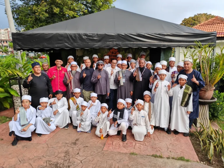 5 rockers popular bergabung bantu kumpul dana Madrasah  Al-Muqwa di Makan Malam Kesadaran Amal
