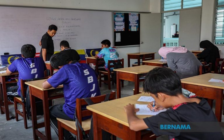 Dua pelajar SBJK capai impian ke menara gading