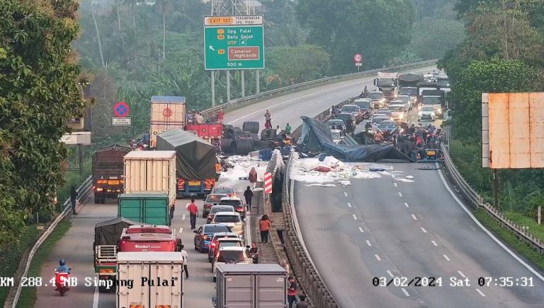2 pemandu lori maut dalam nahas 7 kenderaan