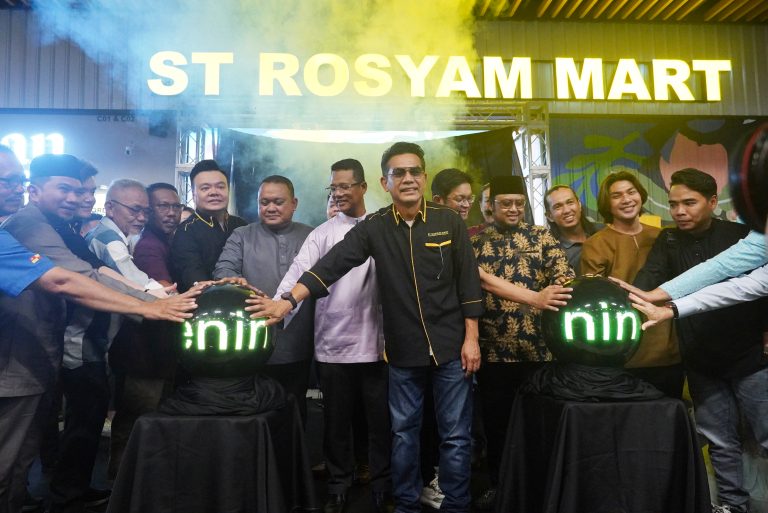 Rosyam Nor sediakan ruang berniaga Celebrity Corner di cawangan ke-6 ST Rosyam Mart Semenyih, pesta pembukaan 6 hari 6 malam!
