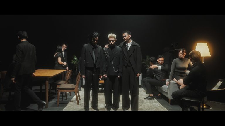[VIDEO] Distorted garap sendiri single By Your Side