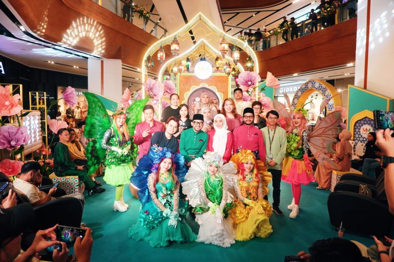 Meriahnya festival ‘Fabulous Floral Raya’ Melawati Mall, confirm shopping raya lagi bermakna bersama keluarga