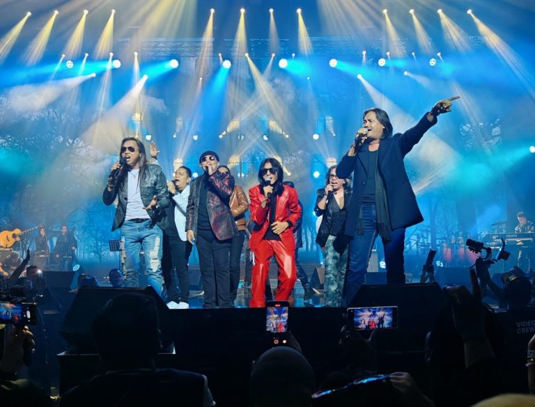 9 penyanyi, 30 buah lagu. Konsert Rock Legend Berzaman imbau nostalgia rock tangkap leleh