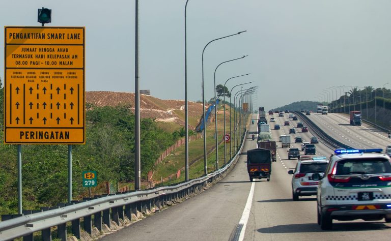 Trafik sesak di lebuh raya utama dijangka berlarutan sehingga lewat malam
