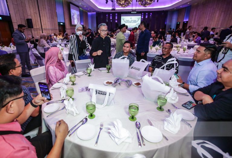 ‘Pihak media sosial begitu melepas tangan’ – Fahmi