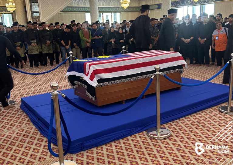 Jenazah Tun Hanif Omar dikebumi di Bukit Kiara