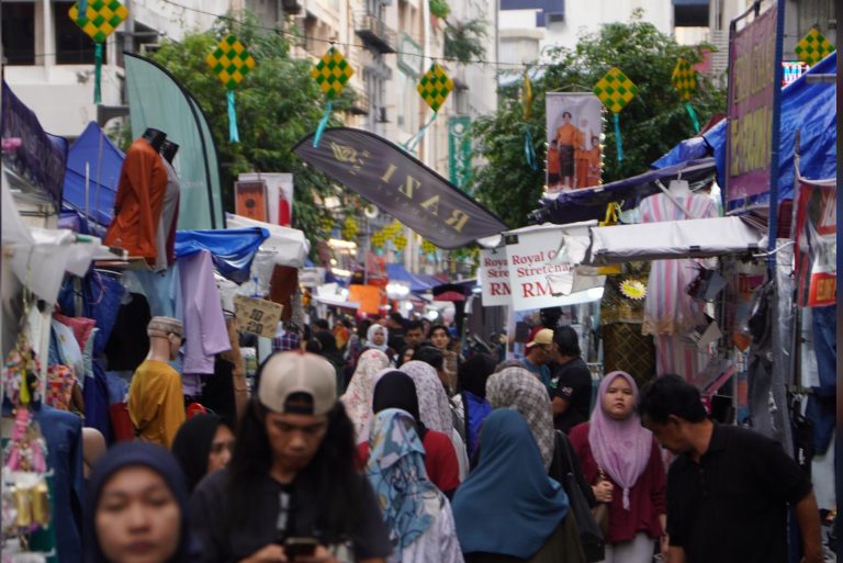 Aidilfitri: Peniaga Jalan TAR mengeluh, jualan merudum tahun ini