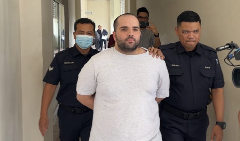 Tumbuk lelaki tempatan sampai mati, juruteknik warga AS mengaku tak bersalah