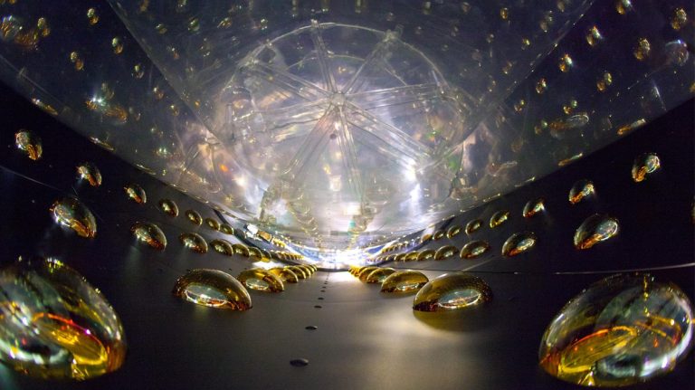 NEUTRINO | Si pemerhati matahari dan jirim gelap
