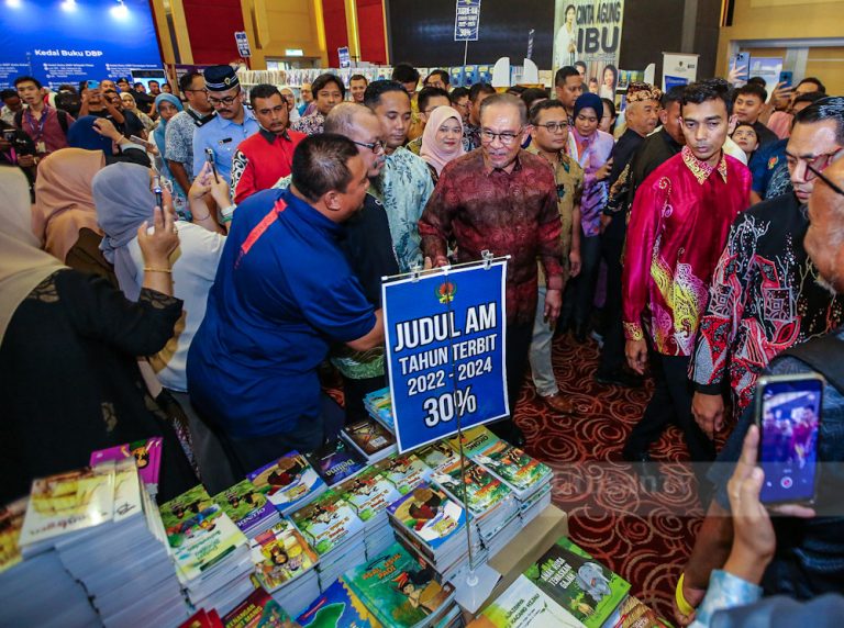 Baucar buku RM100 buat pelajar – PM Anwar