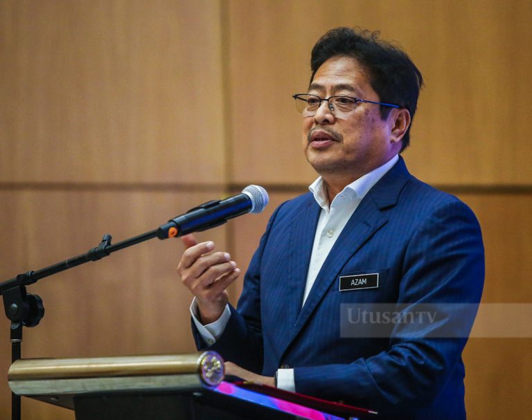 Anak Tun M belum isytihar aset kepada SPRM – Azam Baki