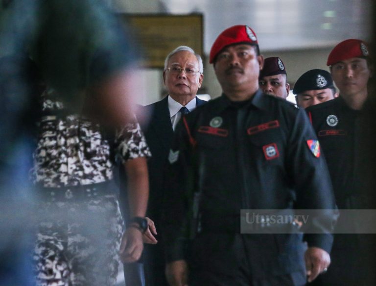 Seleweng dana 1MDB RM2.3 bilion, Najib diarah bela diri babit 25 pertuduhan