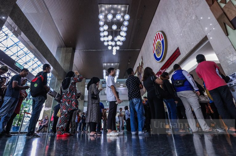 Cadangan KWSP bulanan: Ramai pesara ‘rapuh’ dalam bab urus kewangan – Pemerhati ekonomi