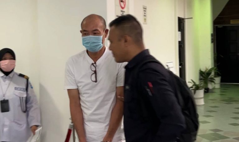 Bekas penjual buah lepas, bebas tuduhan edar 135.59 gram Methampehtamine