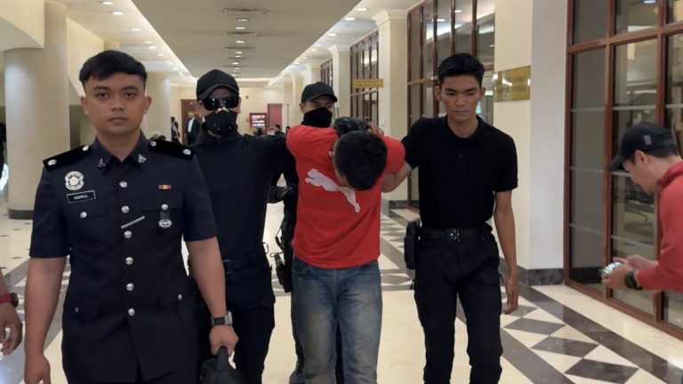 Ejen insurans mengaku tak bersalah meragut rantai leher