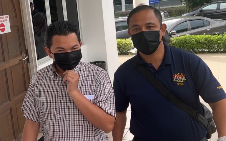 Miliki 703 unit jam azan tanpa perakuan KDN, pengarah syarikat didenda RM13,500