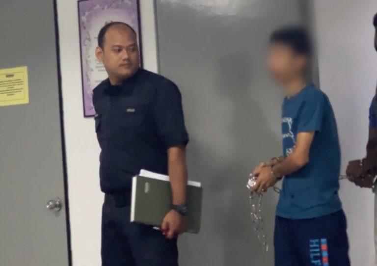 Bersetubuh dengan anak tiri berusia 17 tahun, kerani Pusat Khidmat Rakyat didakwa