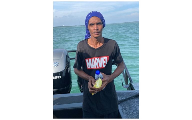 Seorang nelayan masih hilang dalam insiden bot terbalik di Pulau Indah