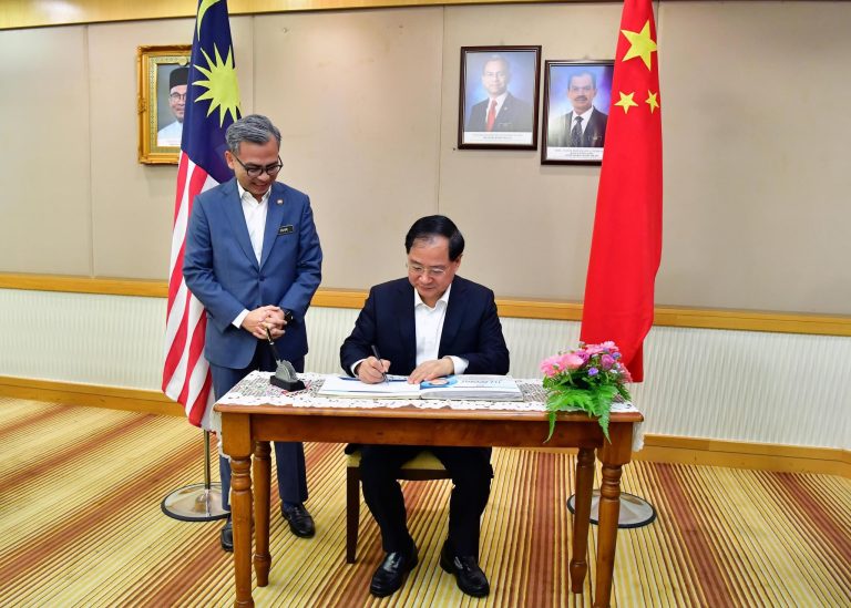 Malaysia sedia laksana rangkaian 5G kedua – Fahmi Fadzil