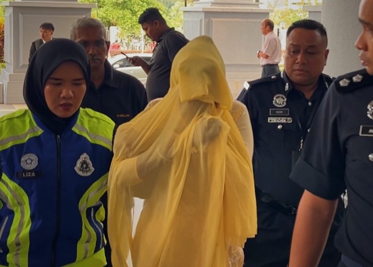 Kerani menyamar peguam mengaku tak bersalah