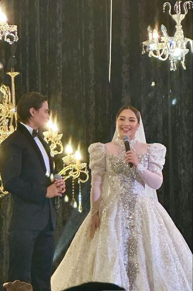 Emosi Janna Nick di majlis resepsi