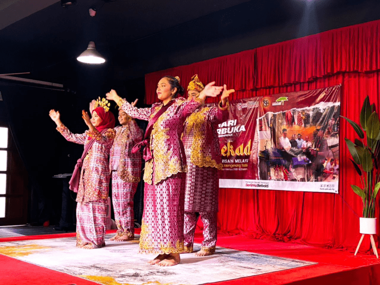 Sedekad Muzium Warisan Melayu UPM. Usaha martabat sejarah, budaya dan seni Melayu